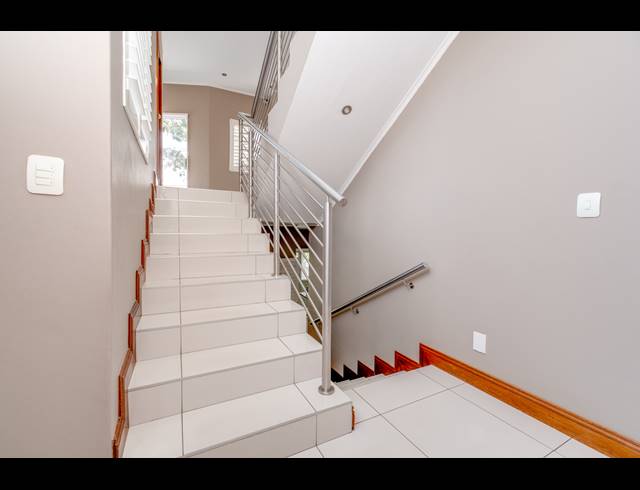 5 BEDROOM HOUSE FOR SALE IN BRYANSTON